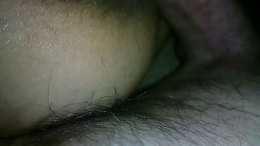 Big Naturals는 Violets의 첫 번째 포르노 파트너를 매혹시킵니다.