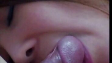Alexis Crystal에서 괭이를 애타게하는 사슬 및 항문