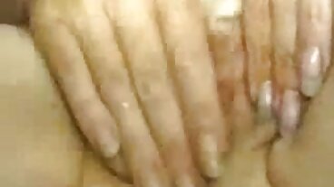 수분이 많은 줄리는 전리품이 너무 부딪힐 때 가장 기분이 좋습니다.