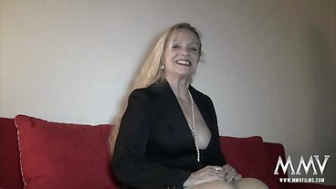 CherryPimps: Vanessa Vega는 직장에서 자위하고 PornHD에서 Mail Boy를 성교시킵니다.