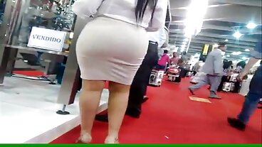 화려한 진저 찰리 레드는 BF 크리스토프를 기다립니다.